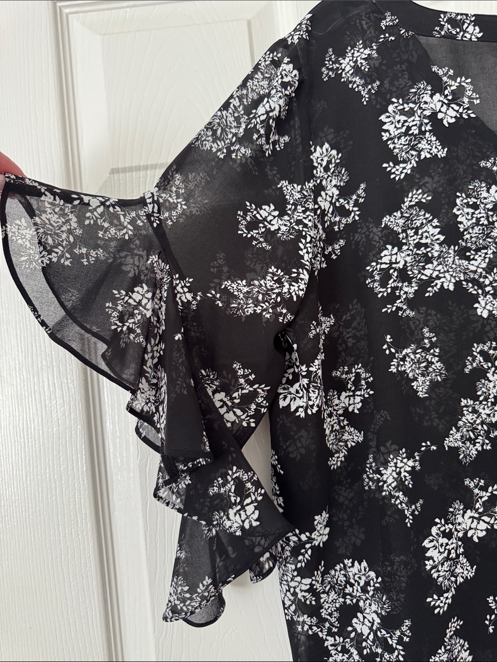 Vince Camuto Black Floral Ruffle Sleeve Button-Front Blouse - Picture 5 of 6